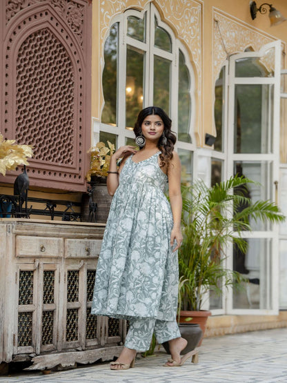 Green Floral Printed Flared Kurta With Trouser