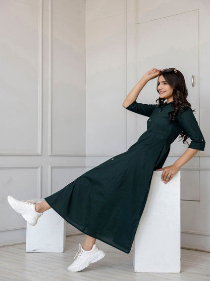 Green Solid Flared Dress With Three Quarter Sleeves