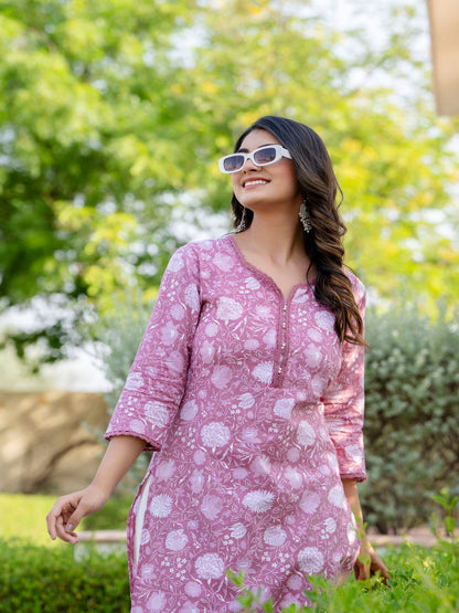 Mauve Ethnic Printed Straight Kurta With Three Quarter Sleeves