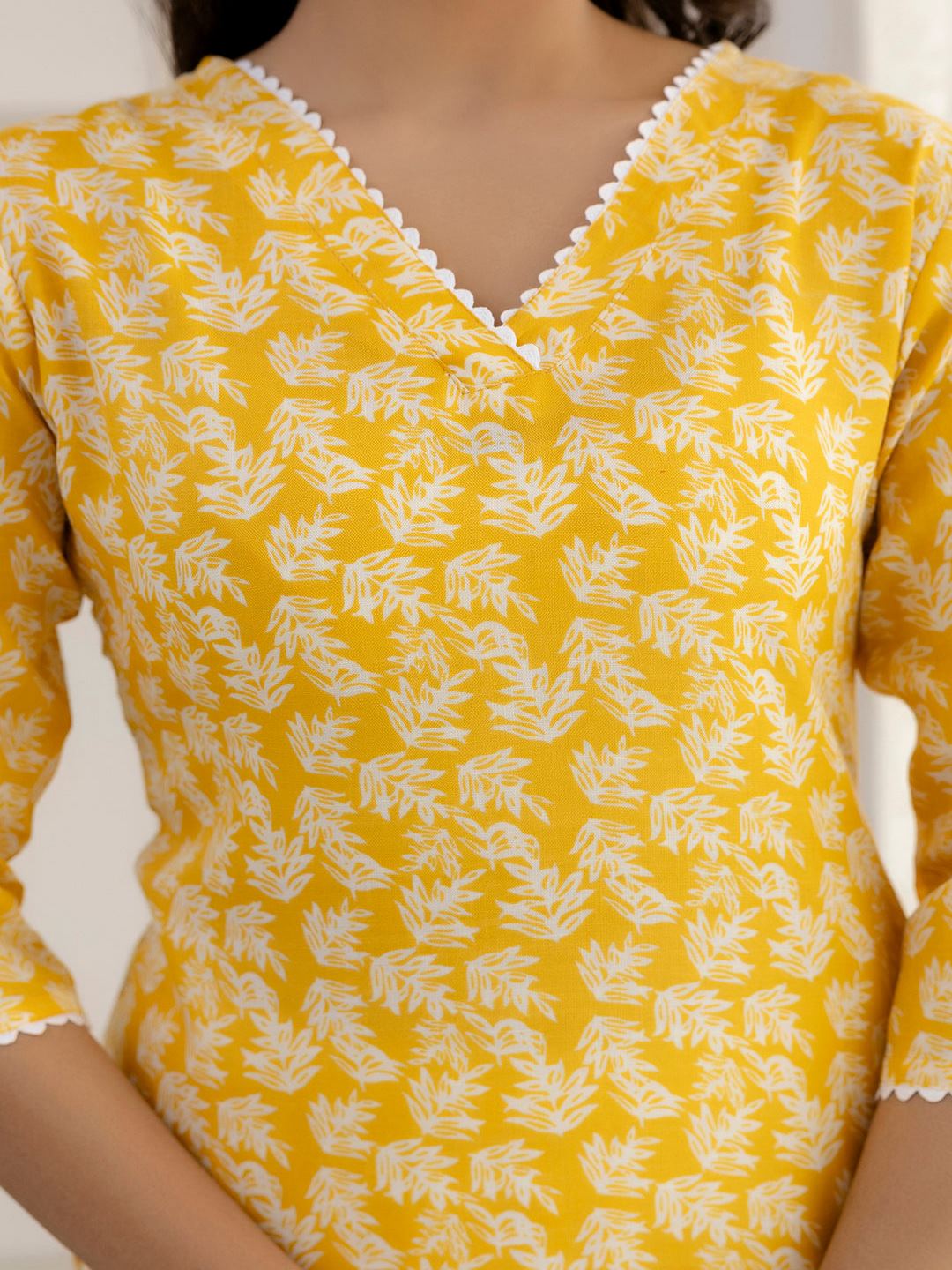 Yellow Printed Straight Kurta With Three Quarter Sleeves