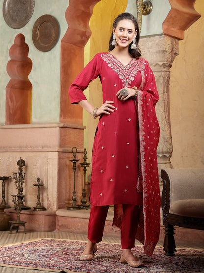 Pink Solid & Embroidered Silk Blend Straight Kurta Pant Dupatta Set