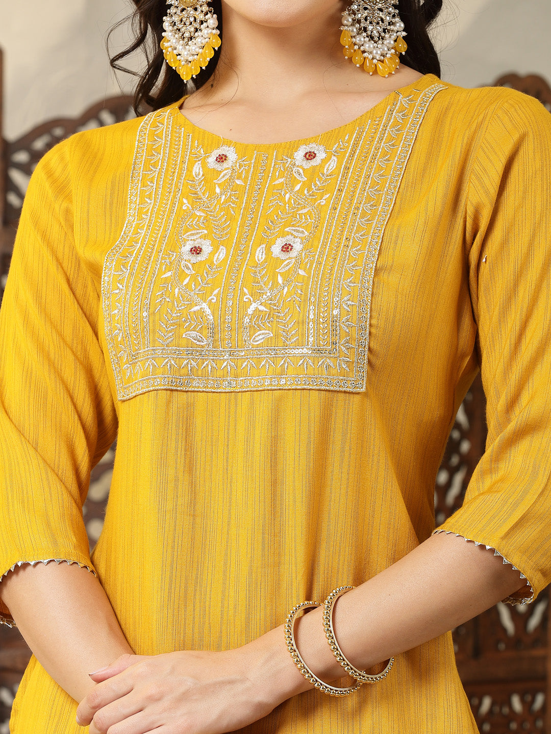 Solid & Embroidered Cotton Blend Straight Kurta