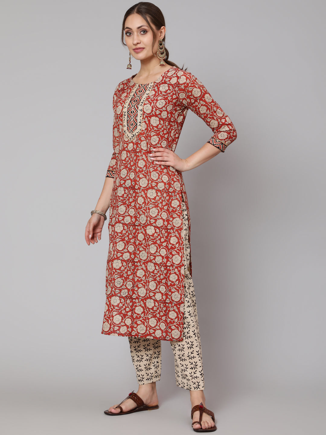 Cotton Maroon Calf Length Straight 3/4 Sleeve Round Neck Printed Kurta, Pants & Cotton Dupatta