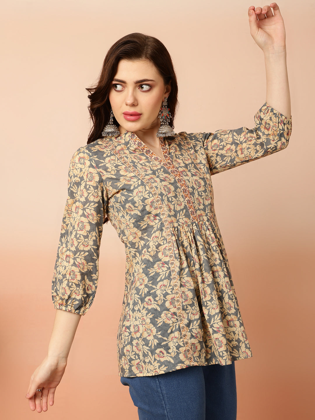 Cotton Short Length Semi-Flared 3/4 Sleeves Coller Top