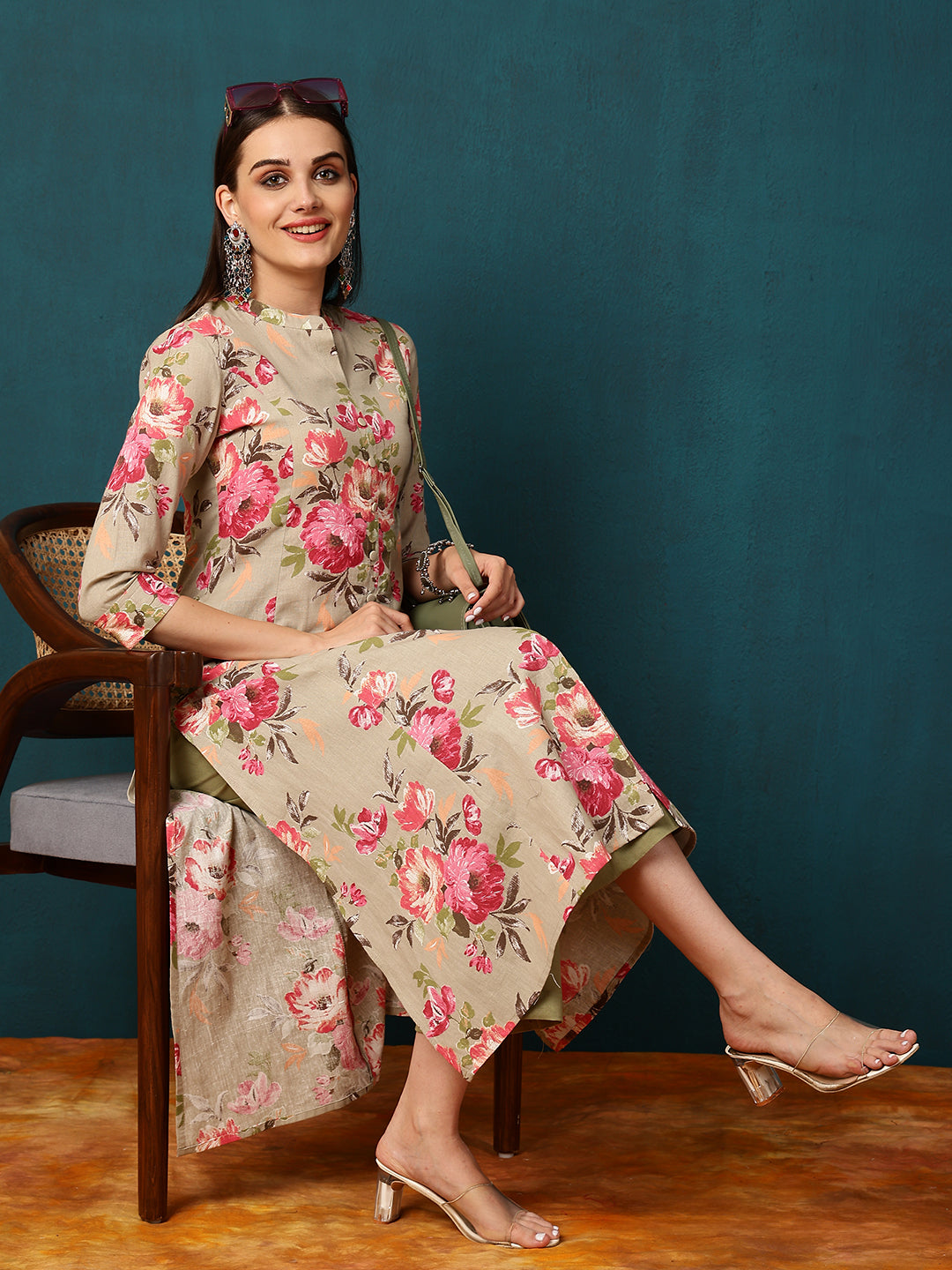 Cotton Flex Calf Length Length Floral Straight 3/4 Sleeves V Kurta