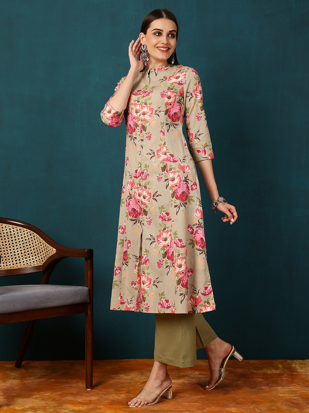 Cotton Flex Calf Length Length Floral Straight 3/4 Sleeves V Kurta