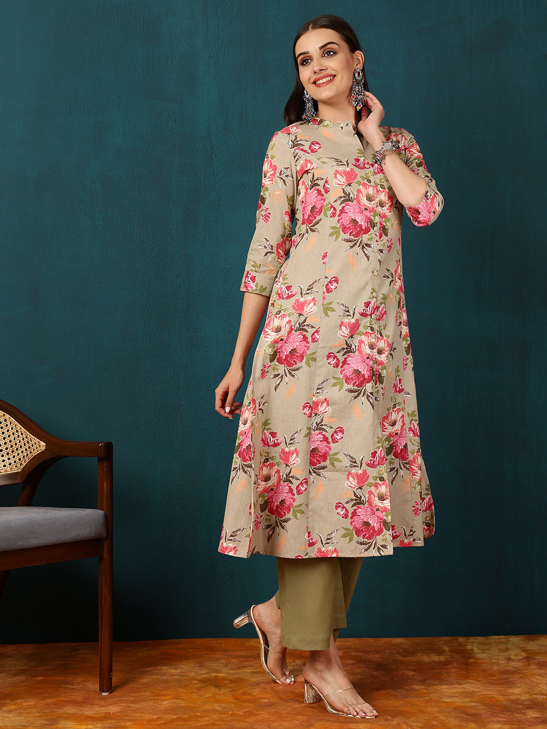 Cotton Flex Calf Length Length Floral Straight 3/4 Sleeves V Kurta