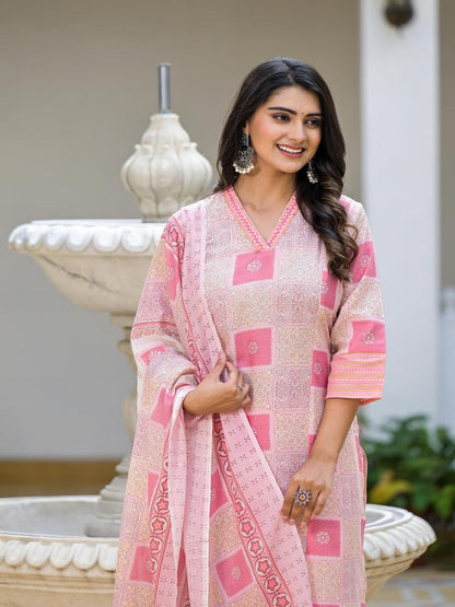 Pink Floral Printed Cotton Kurta Set With Thread Work