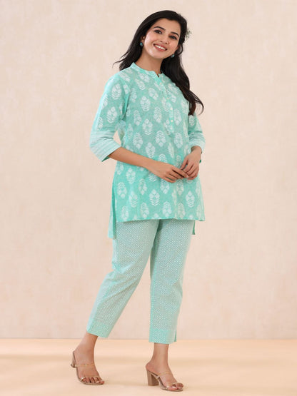 Mint Geometric Printed Pure Cotton Straight Fit Pants