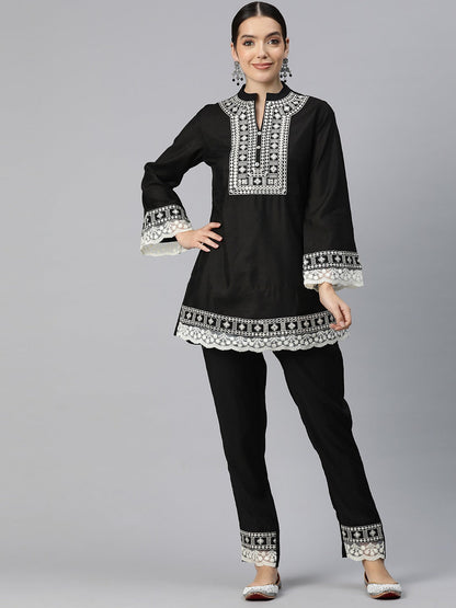 Embroidered Kurta & Trouser (Black)