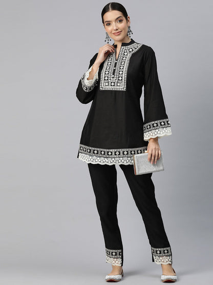 Embroidered Kurta & Trouser (Black)