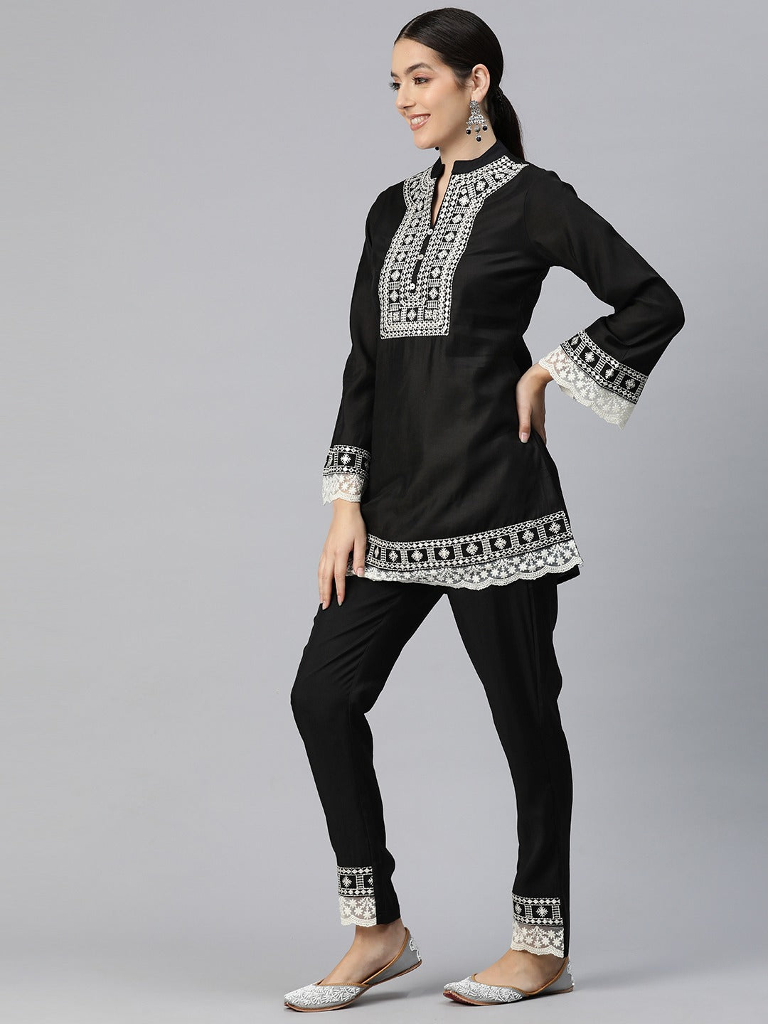 Embroidered Kurta & Trouser (Black)