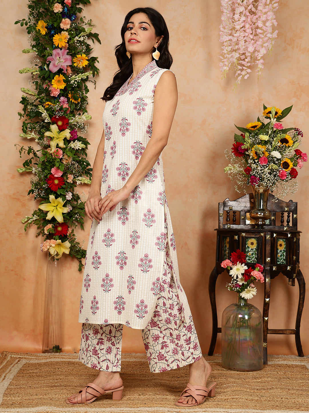 Cotton  Calf Length Printed Straight Slveeless Collar Kurta Bottom Set