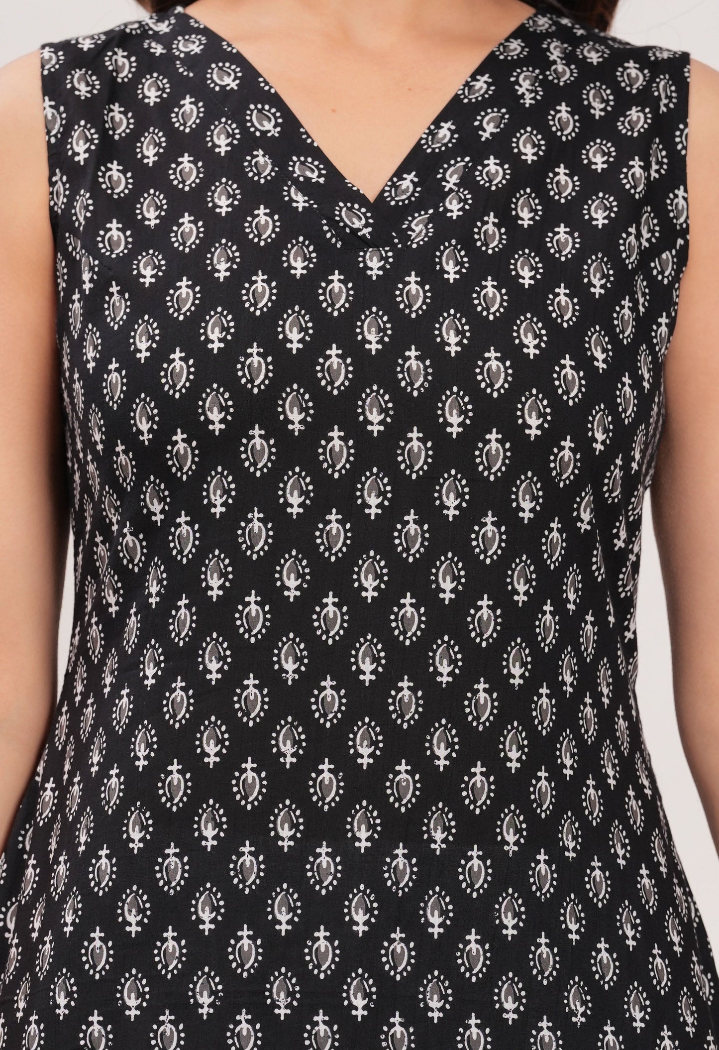 Black Printed Straight Sleeveless Kurta