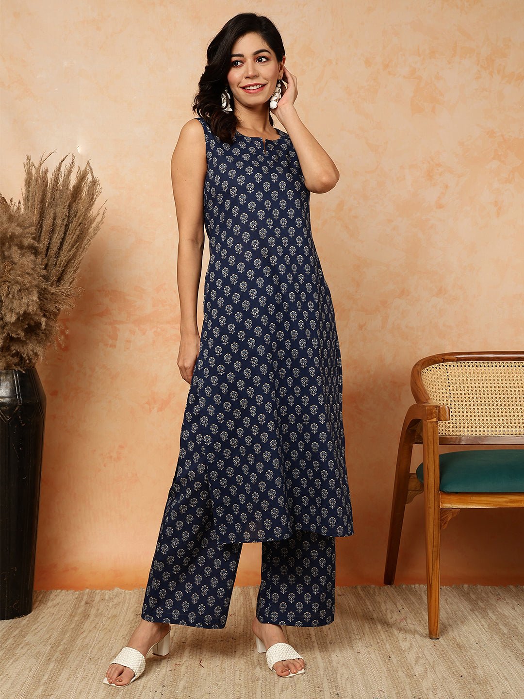 Cotton Calf Length Printed Straight Sleeveless Round Kurta Bottom Set