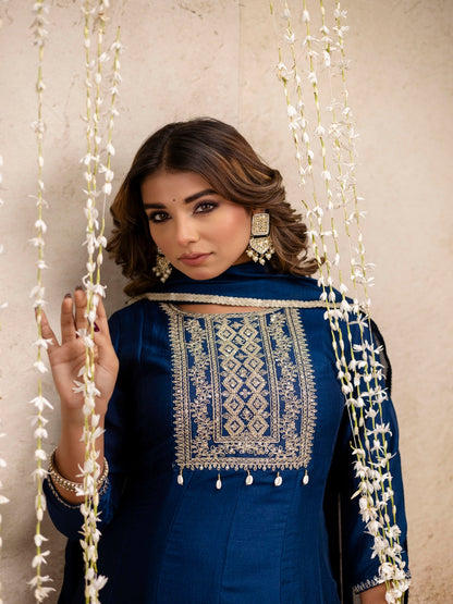 Embroidered Round Neck Muslin Kurta With Dupatta