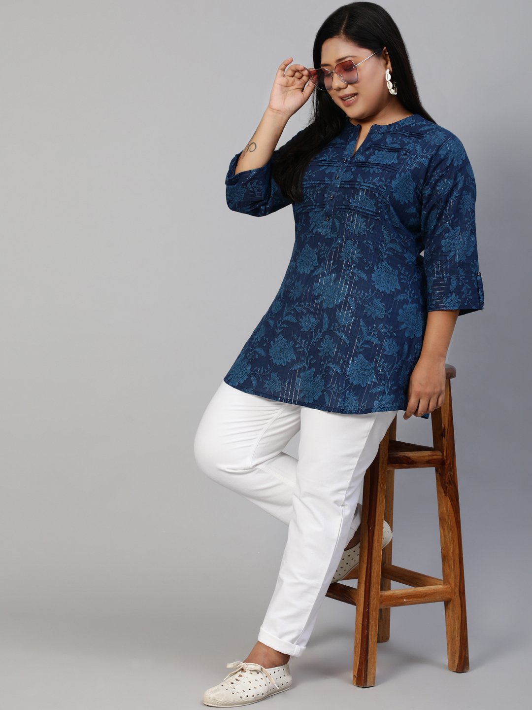 Women Navy Blue Printed Tunic With Three Quarter Sleeves