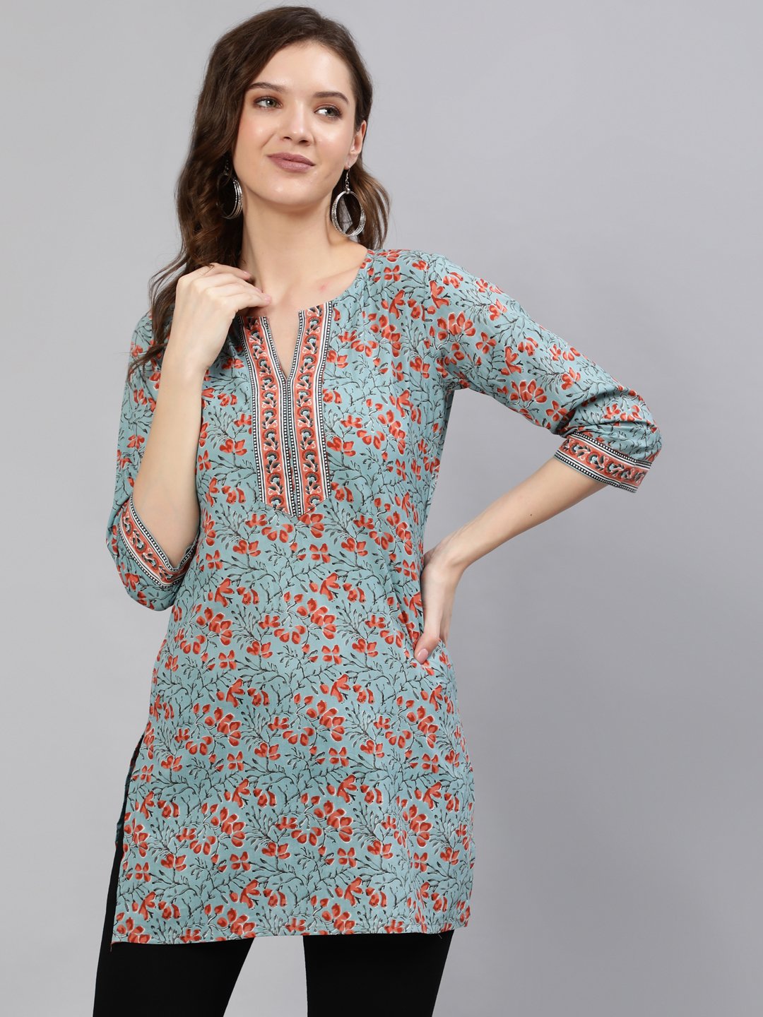 Women Green Floral Printed Tunic With Three Quarter Sleeves