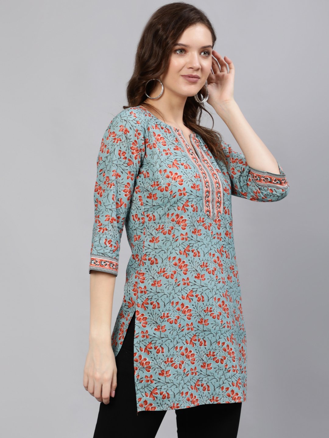 Women Green Floral Printed Tunic With Three Quarter Sleeves