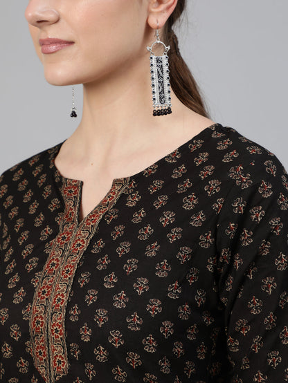 Women Brown Printed Straight Tunic With Three Quarter Sleeves