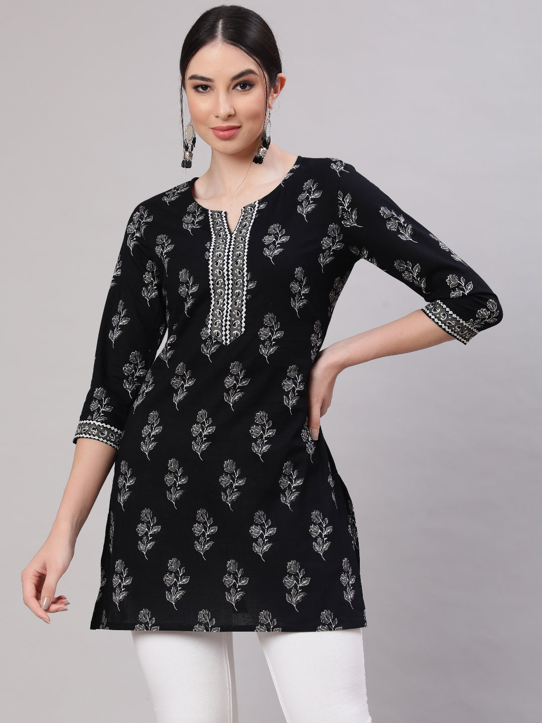 Women Black Straight Tunic With Three Quarter Sleeves