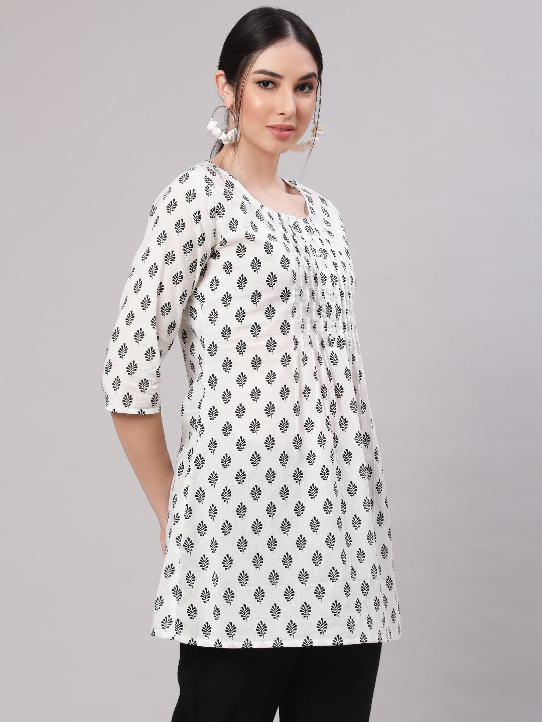 Women White Printed Straight Tunic With Three Quarter Sleeves