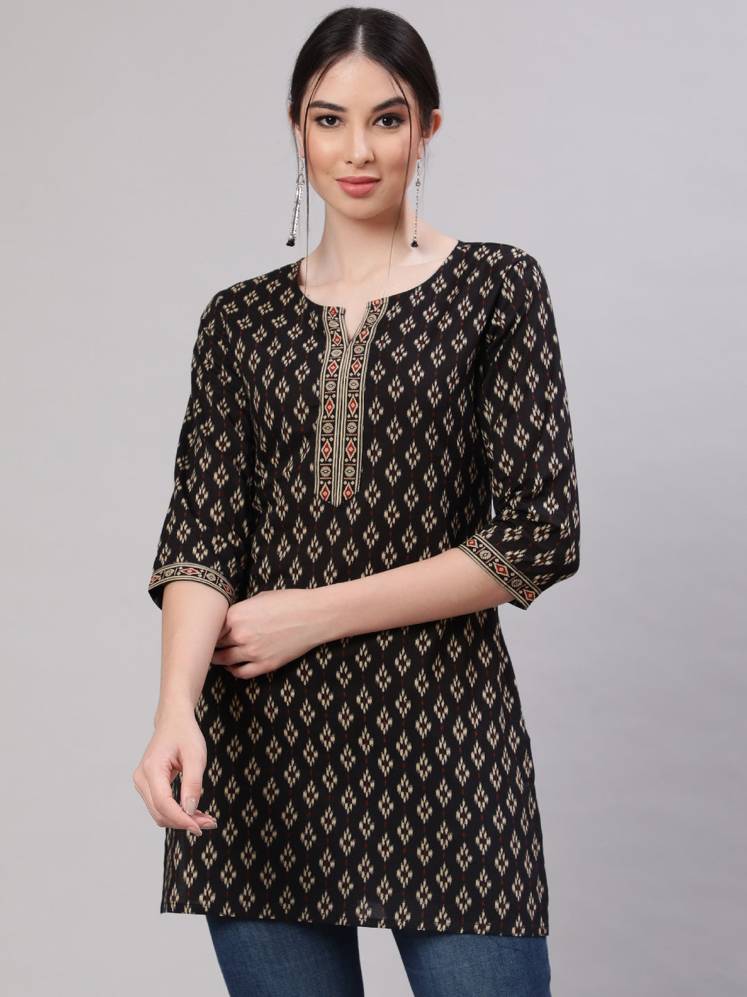 Women Black Straight Tunic With Three Quarter Sleeves