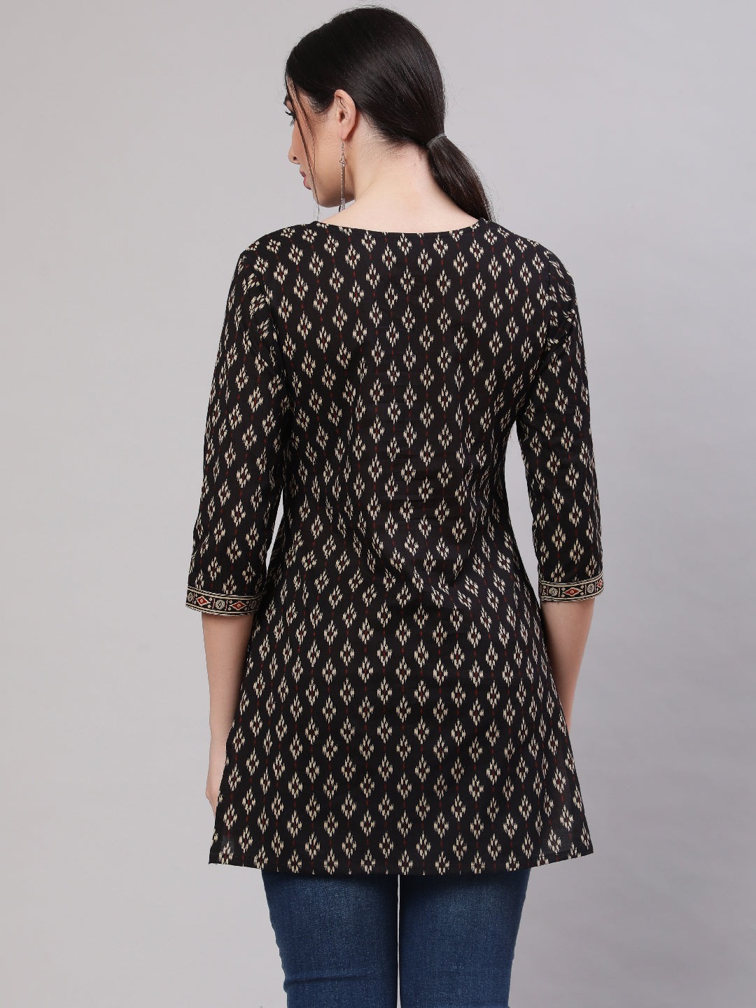 Women Black Straight Tunic With Three Quarter Sleeves