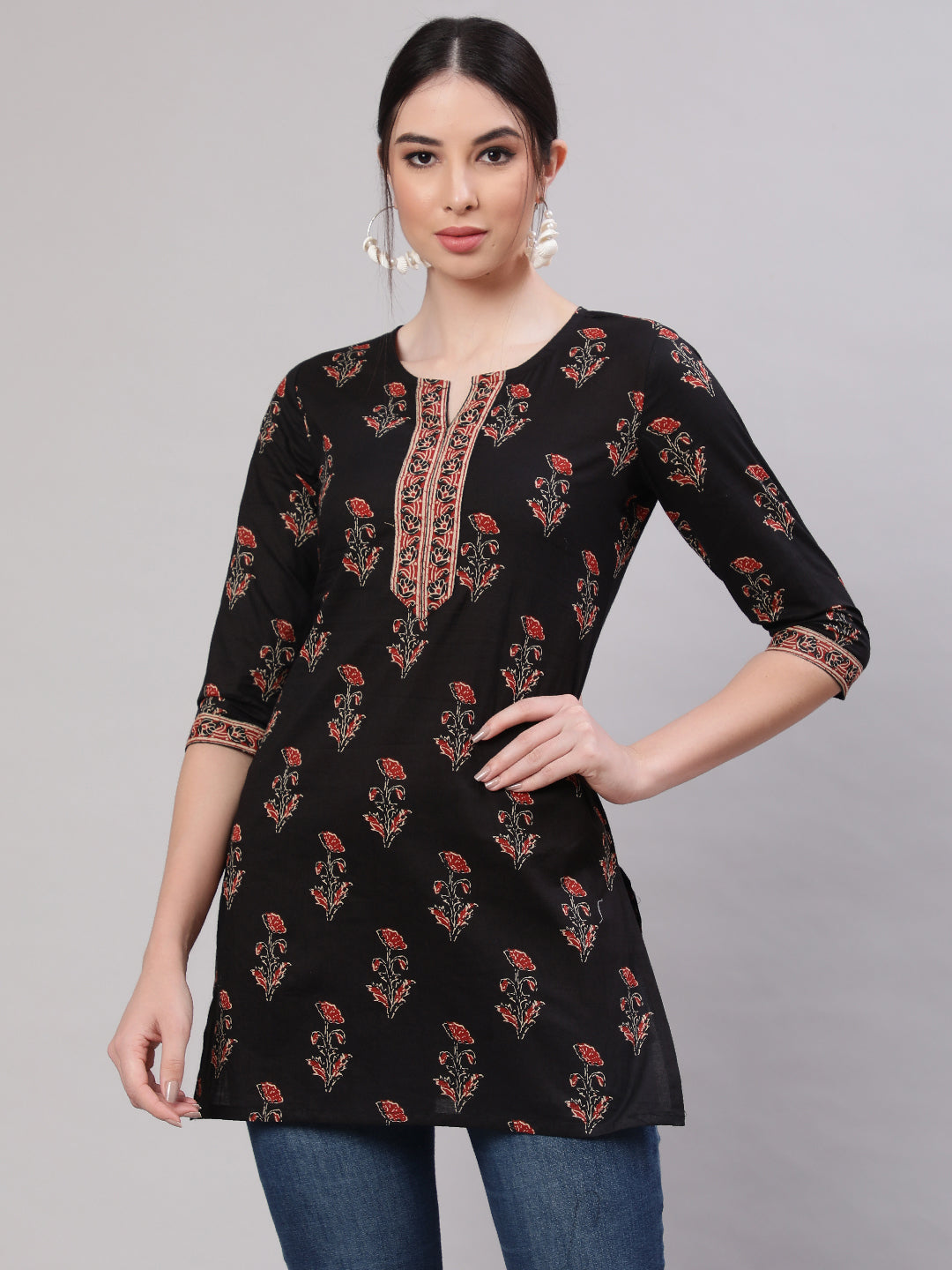 Women Black Straight Tunic With Three Quarter Sleeves