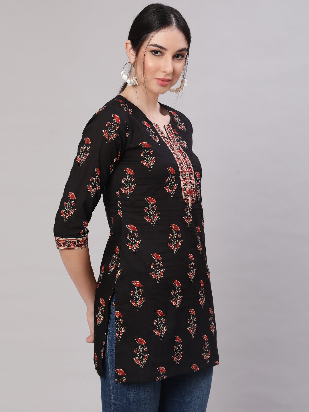 Women Black Straight Tunic With Three Quarter Sleeves