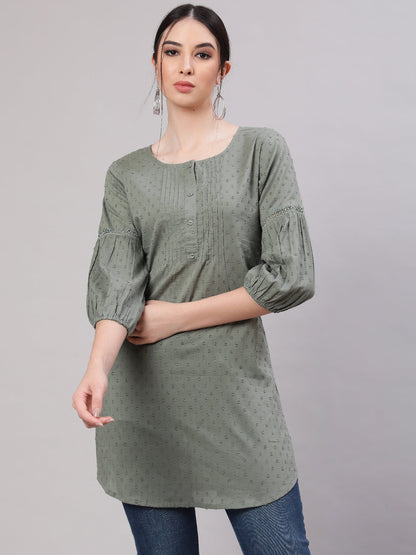 Women Green Straight Tunic With Three Quarter Sleeves