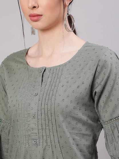 Women Green Straight Tunic With Three Quarter Sleeves