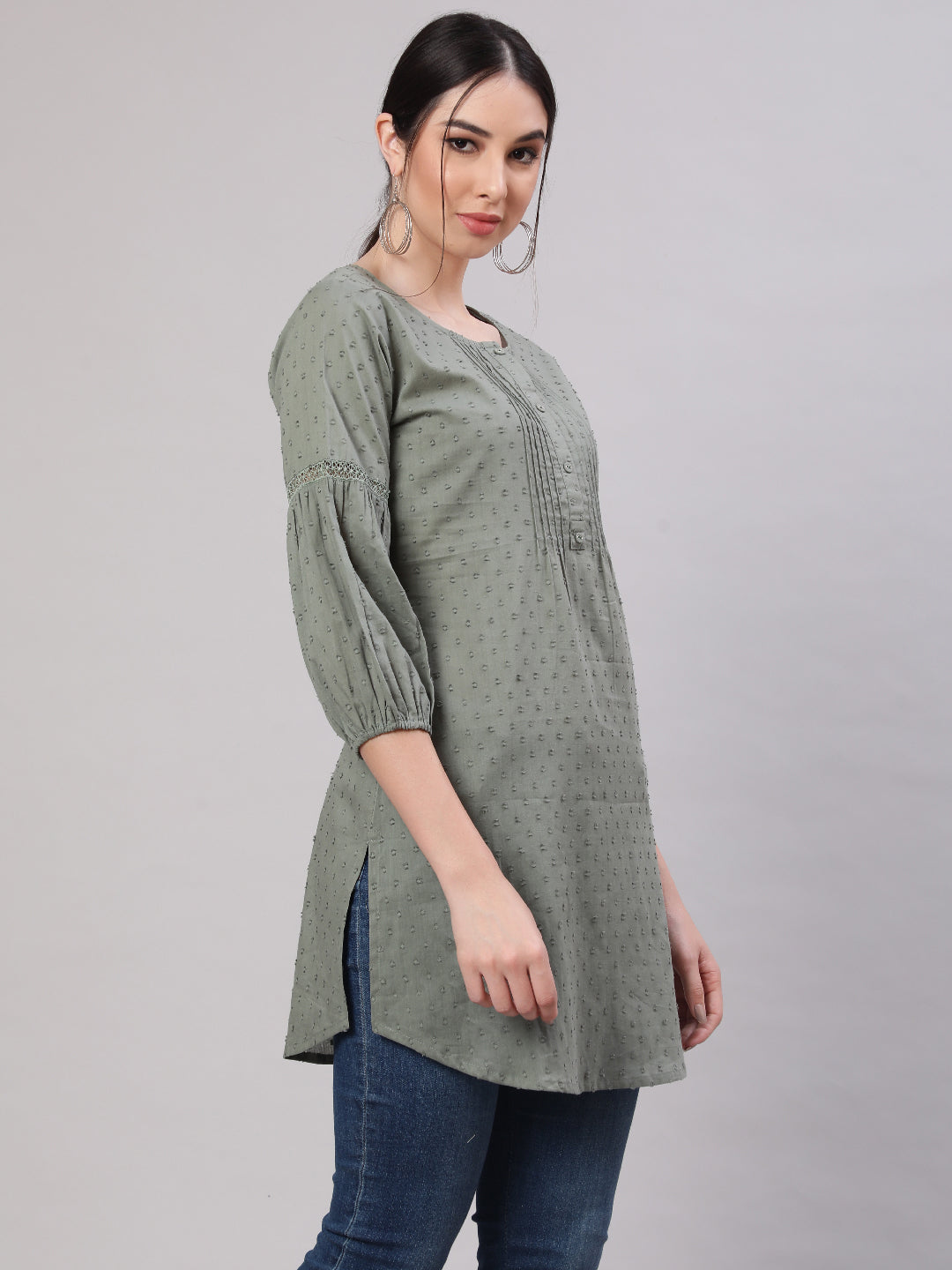 Women Green Straight Tunic With Three Quarter Sleeves