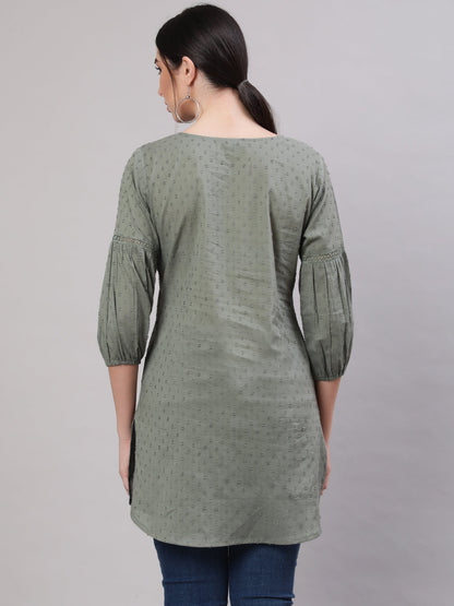 Women Green Straight Tunic With Three Quarter Sleeves