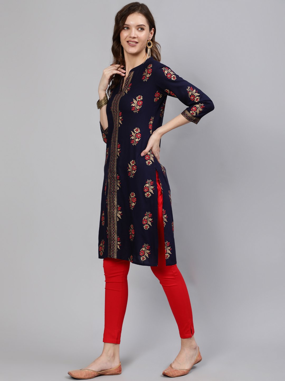 Women Navy Blue Straight Kurta With Three Quarter Sleeves