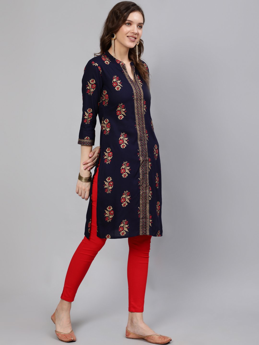 Women Navy Blue Straight Kurta With Three Quarter Sleeves