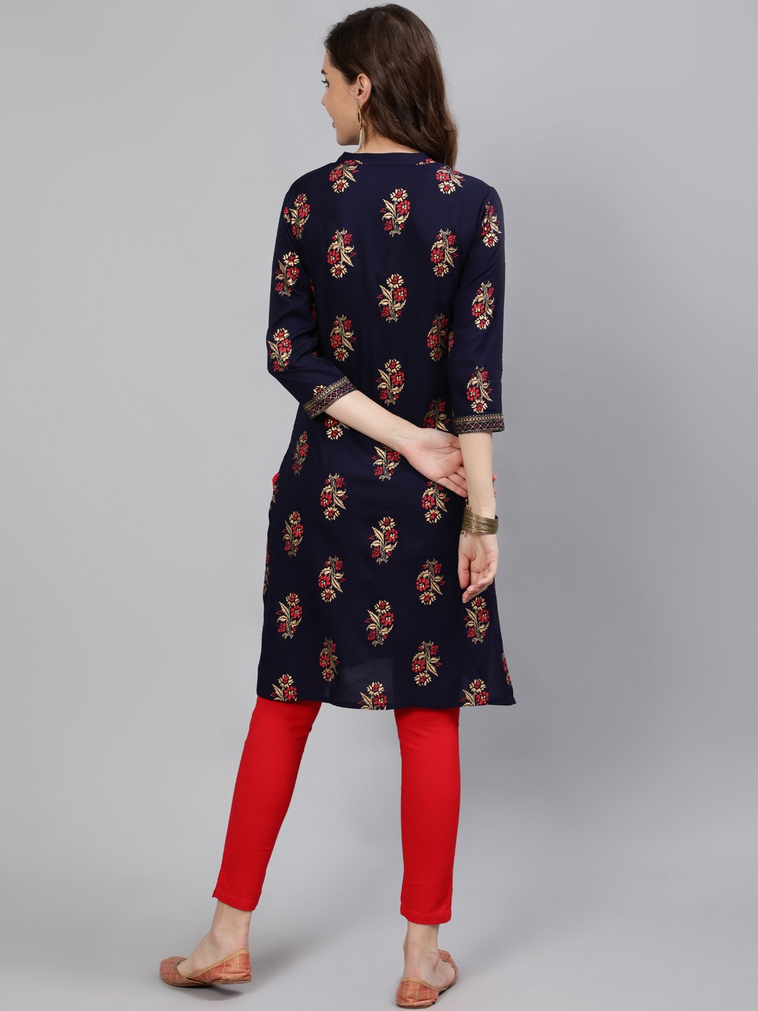 Women Navy Blue Straight Kurta With Three Quarter Sleeves