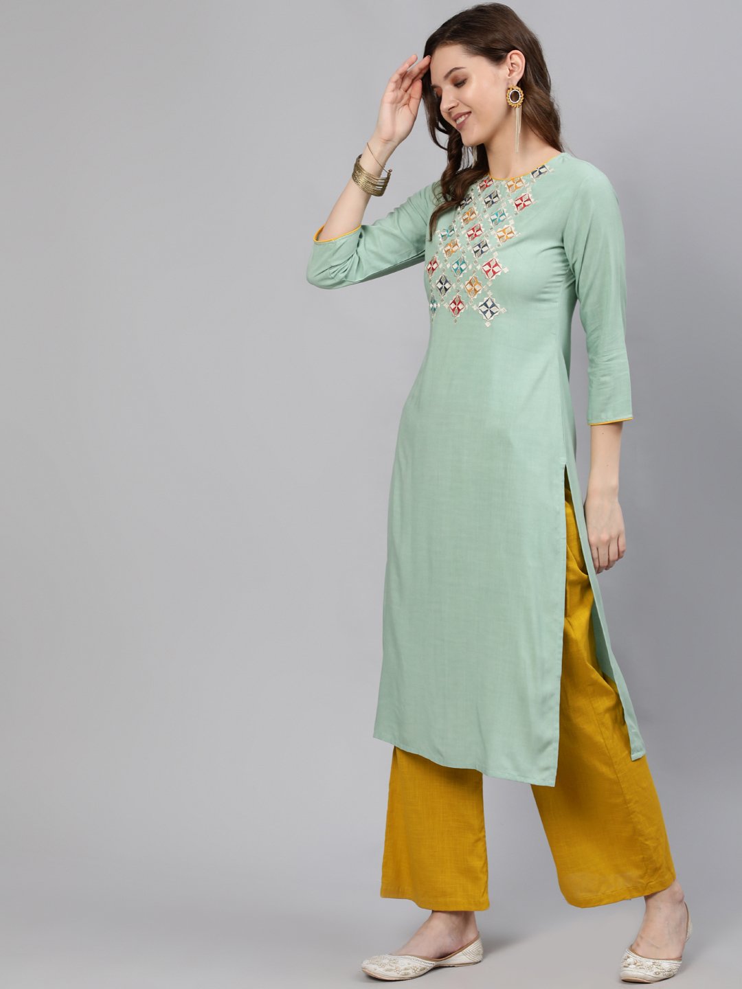 Women Green Embroidered Straight Kurta With Three Quarter Sleeves