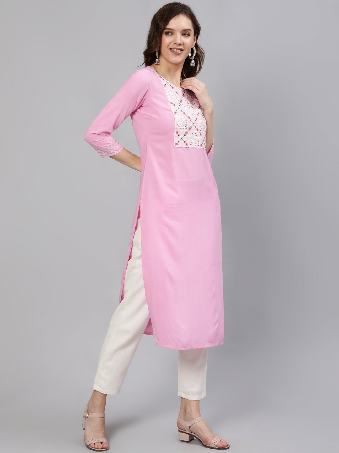 Women Pink Embroidered Straight Kurta With Three Quarter Sleeves