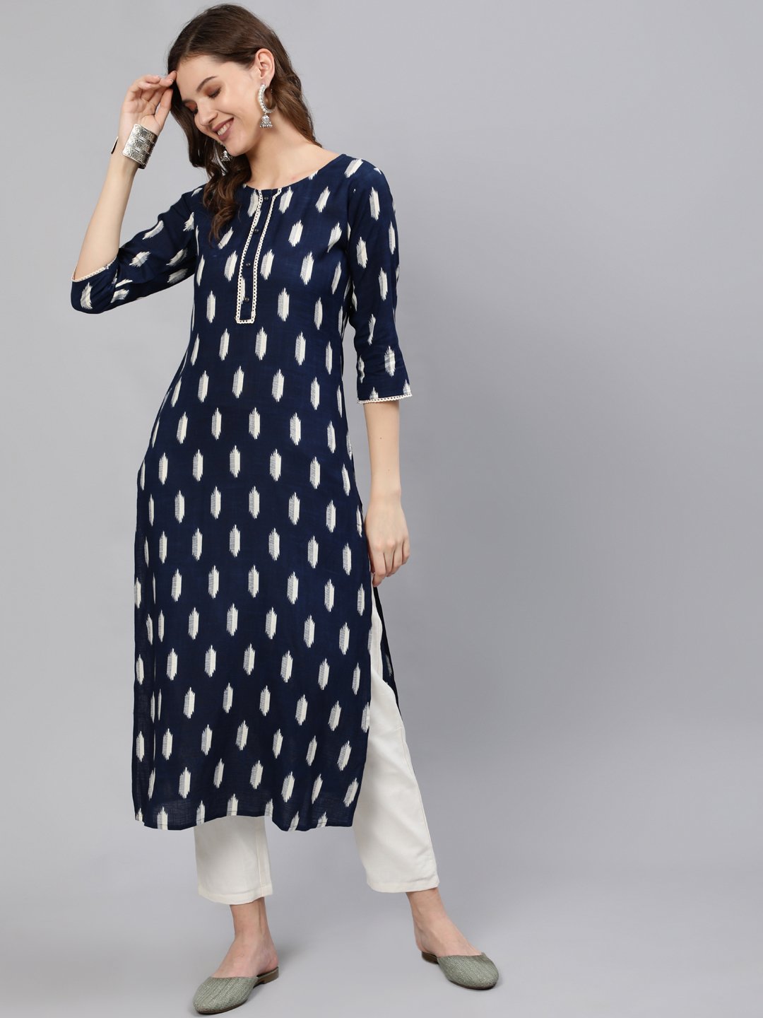 Women Navy Blue Printed Straight Kurta With Three Quarter Sleeves