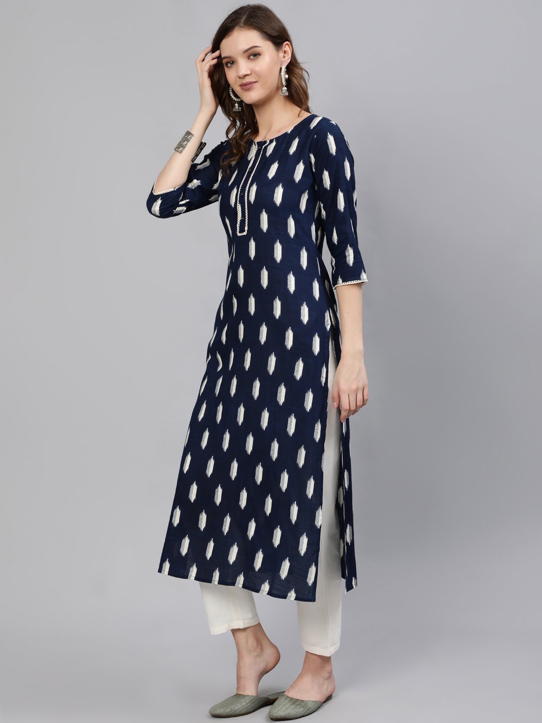 Women Navy Blue Printed Straight Kurta With Three Quarter Sleeves