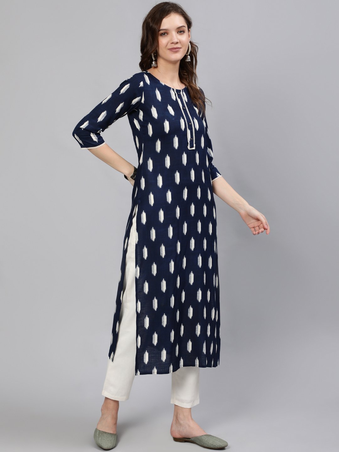 Women Navy Blue Printed Straight Kurta With Three Quarter Sleeves