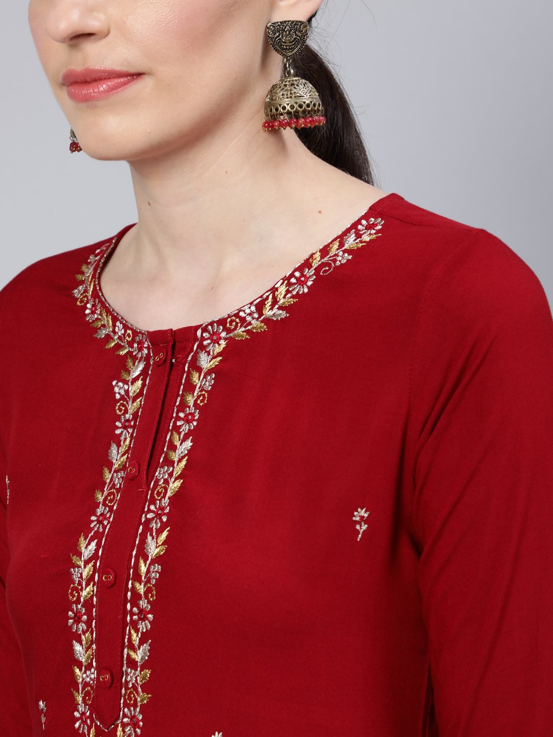 Women Maroon Embroidered Straight Kurta with Three Quarter Sleeves