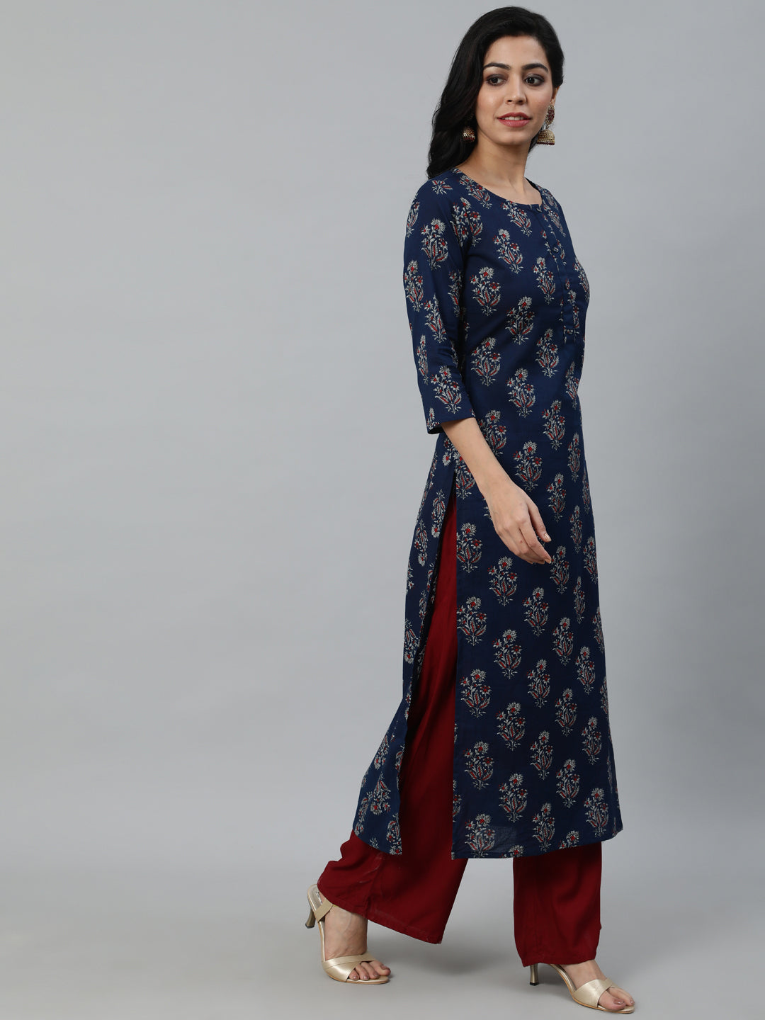 Women Navy Blue Floral Printed Straight Kurta With Three Quarter Sleeves