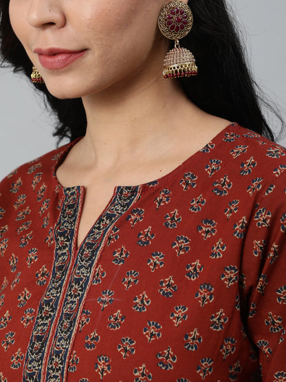 Women Maroon Printed Straight Kurta With Three quarter Sleeves