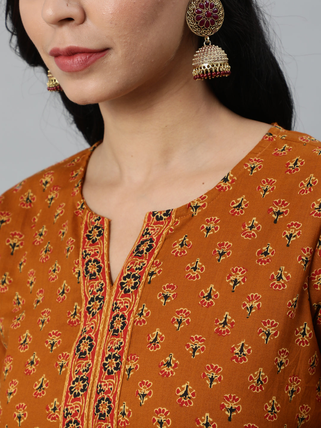 Women Mustrad Ethnic Printed Straight Kurta with Three Quarter Sleeves