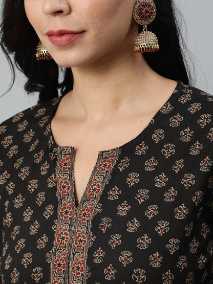 Women Brown Ethnic Printed Straight Kurta With Three Quarter Sleeves