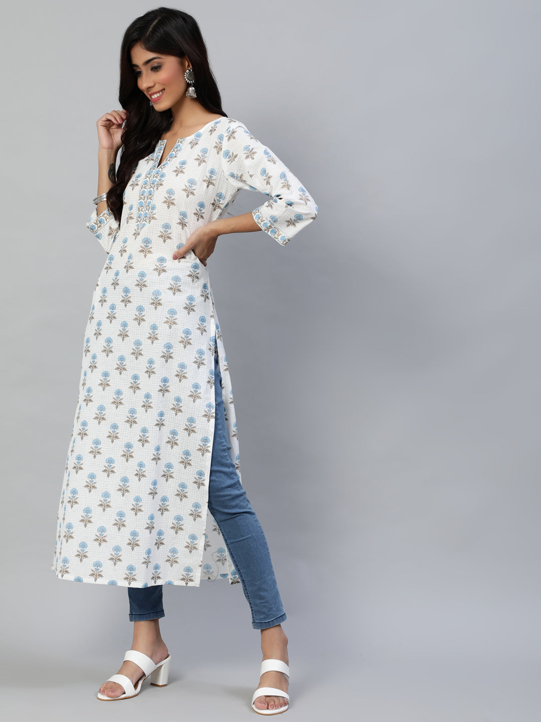 Women Off White Printed Straight Kurta With Three Quarter Sleeves