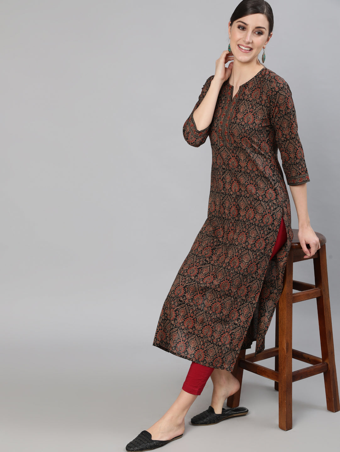 Women Multi Printed Straight Kurta With Three Quarter Sleeves