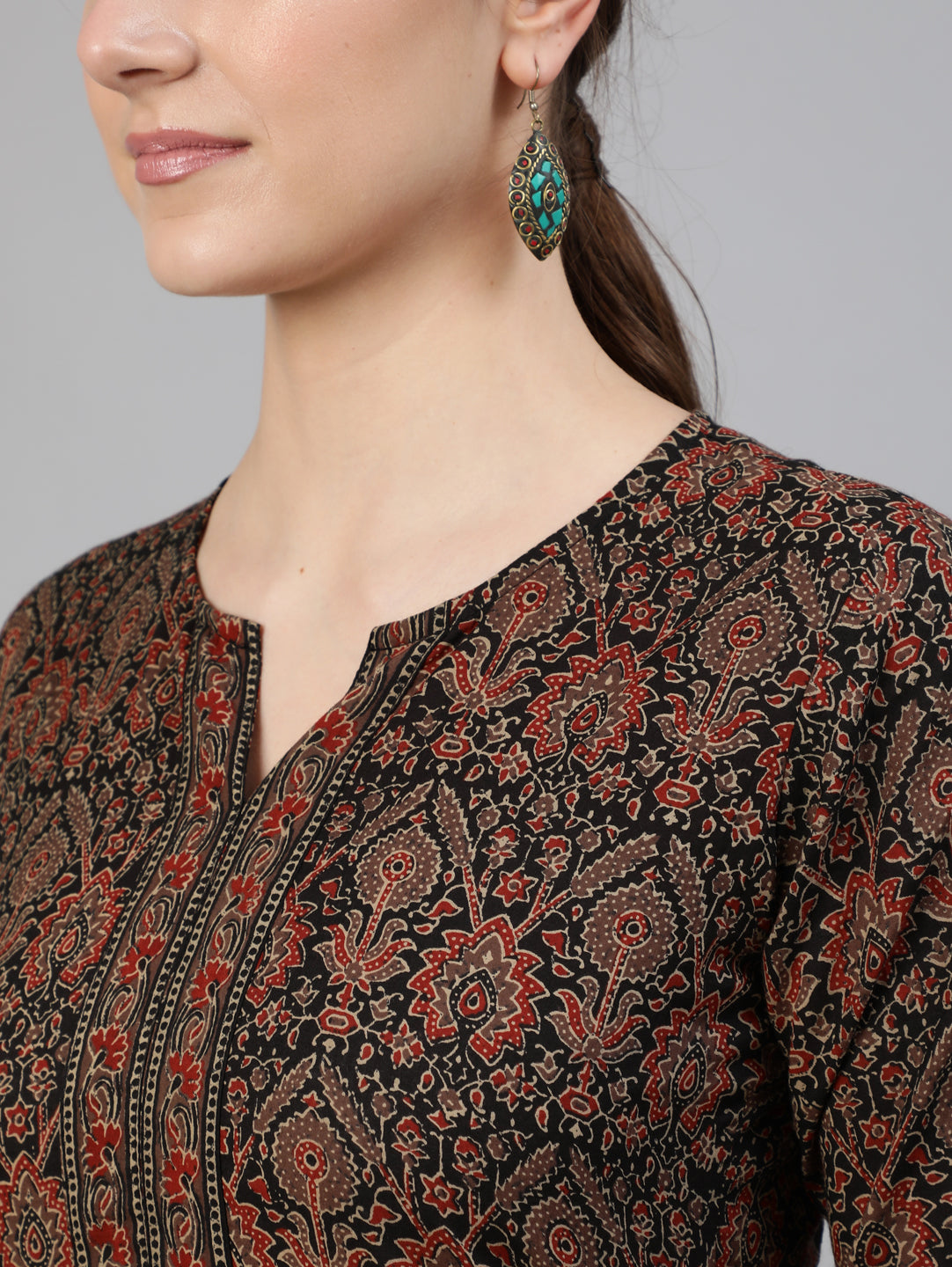 Women Multi Printed Straight Kurta With Three Quarter Sleeves